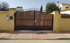 Agradable Casa Con Piscina En La Serrania.
